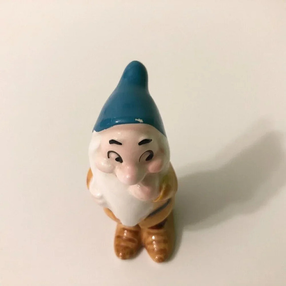 Vintage Bashful Figurine Snow White Dwarfs Disney  Japan 2.5 Inch Tall Figure - Picture 13 of 15